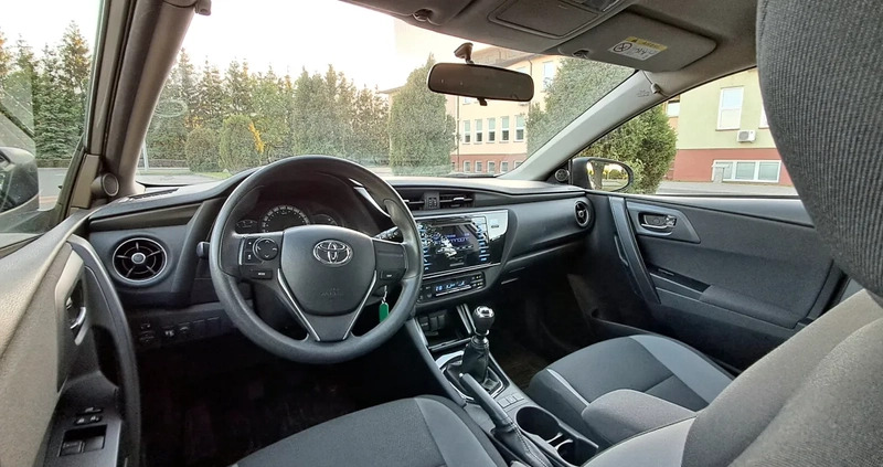 Toyota Auris cena 39900 przebieg: 236000, rok produkcji 2018 z Szczebrzeszyn małe 172